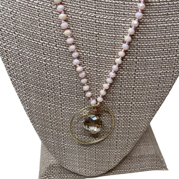 Unbranded Iridescent White and Petal Pink Beaded Necklace with Gold tone Circle - Picture 2 of 6